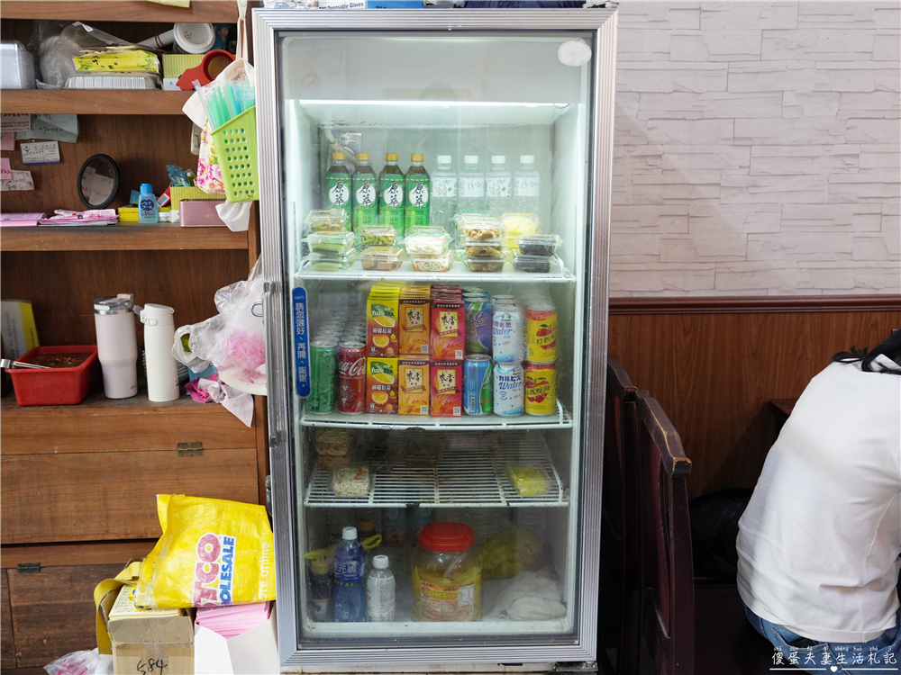【台中北屯美食】『上席斤餅水餃店』北屯在地人氣麵食館！招牌水餃、川味擔擔麵、蔥油餅一次滿足！ @傻蛋夫妻生活札記