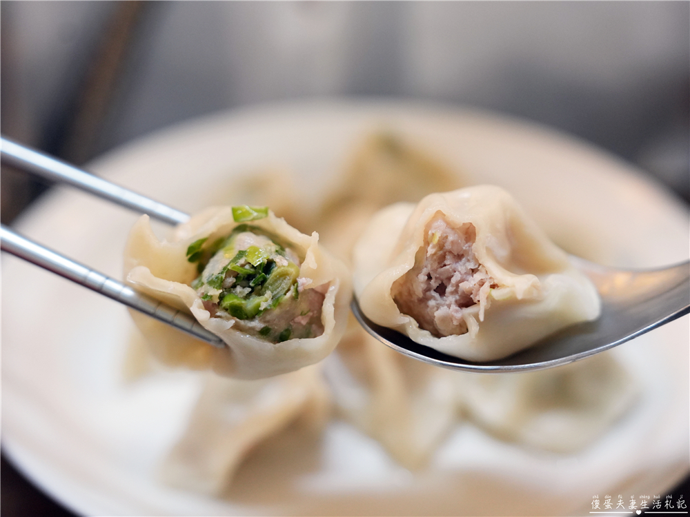 【台中北屯美食】『上席斤餅水餃店』北屯在地人氣麵食館!招牌水餃、川味擔擔麵、蔥油餅一次滿足! @傻蛋夫妻生活札記 【台中北屯美食】『上席斤餅水餃店』北屯在地人氣麵食館!招牌水餃、川味擔擔麵、蔥油餅一次滿足! @傻蛋夫妻生活札記