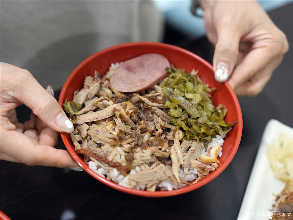 【苗栗市美食】『新竹吳家鴨香飯-苗栗店』涮嘴鴨肉小吃！苗栗地方法院附近的人氣鴨肉小吃專賣店~ @傻蛋夫妻生活札記