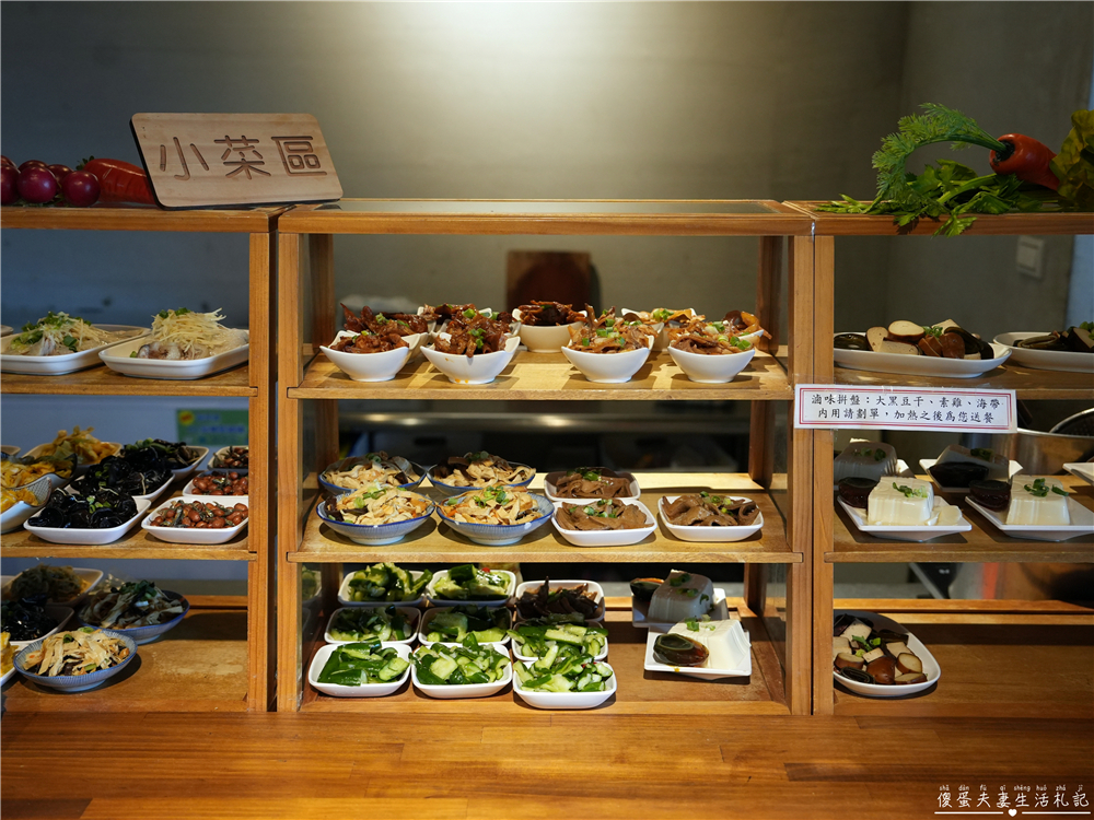 【苗栗頭份美食】『麵容餃好-頭份店』超美文青老宅風小吃！國宴客家乾板條、嫩煎古早味排骨湯麵、古早味肉燥飯通通都是招牌~ @傻蛋夫妻生活札記