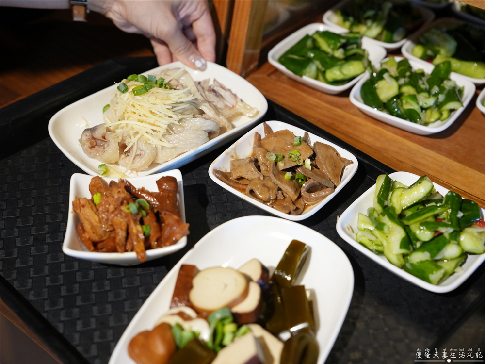 【苗栗頭份美食】『麵容餃好-頭份店』超美文青老宅風小吃！國宴客家乾板條、嫩煎古早味排骨湯麵、古早味肉燥飯通通都是招牌~ @傻蛋夫妻生活札記