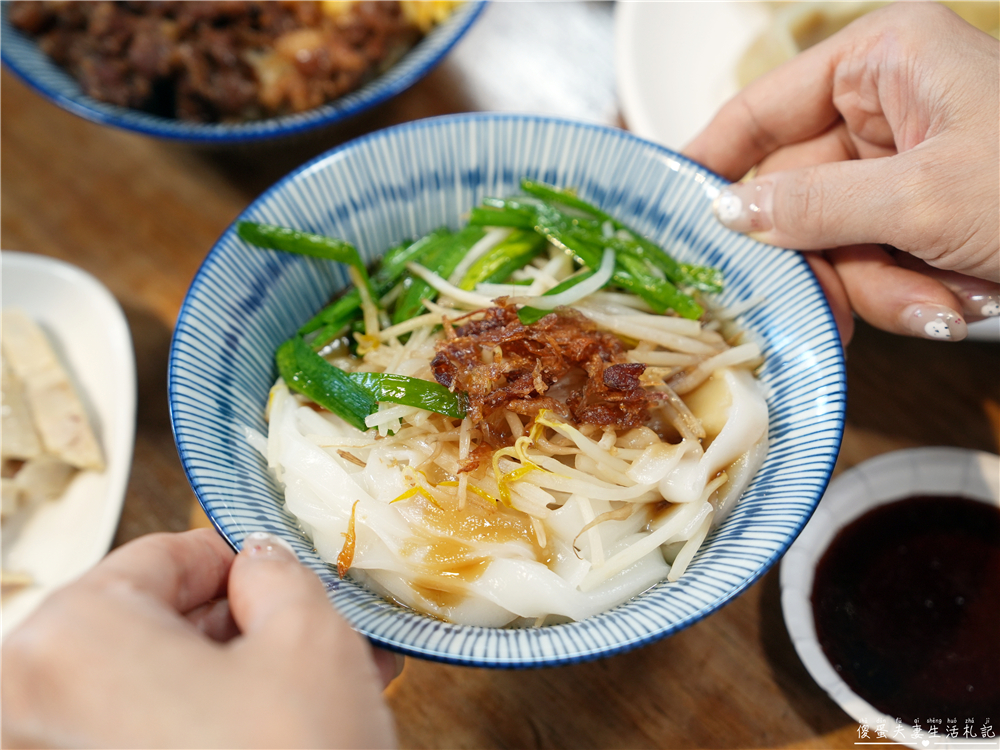 【苗栗頭份美食】『麵容餃好-頭份店』超美文青老宅風小吃！國宴客家乾板條、嫩煎古早味排骨湯麵、古早味肉燥飯通通都是招牌~ @傻蛋夫妻生活札記