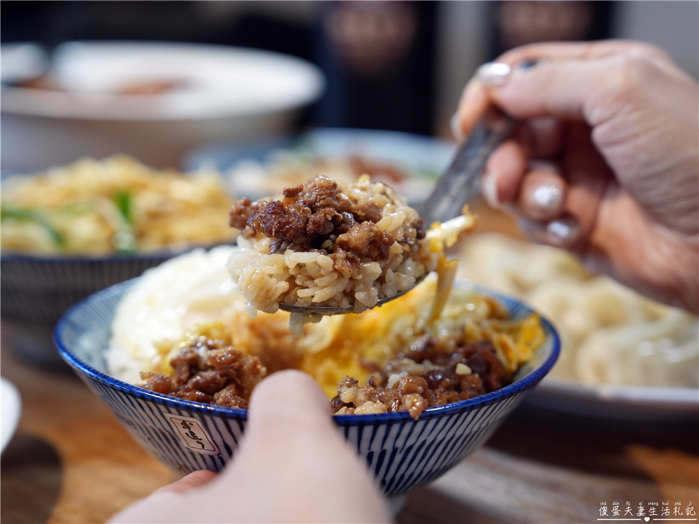 【苗栗頭份美食】『麵容餃好-頭份店』超美文青老宅風小吃！國宴客家乾板條、嫩煎古早味排骨湯麵、古早味肉燥飯通通都是招牌~ @傻蛋夫妻生活札記