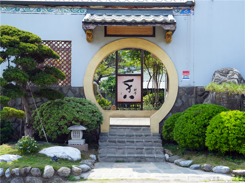 【苗栗頭份美食】『千八料亭日本料理』庭園裡的日式饗宴！黑鮪魚、帝王蟹氣勢上桌！2027年外帶年菜同步開跑！ @傻蛋夫妻生活札記