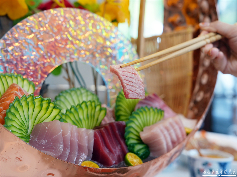 【苗栗頭份美食】『千八料亭日本料理』庭園裡的日式饗宴！黑鮪魚、帝王蟹氣勢上桌！2027年外帶年菜同步開跑！ @傻蛋夫妻生活札記