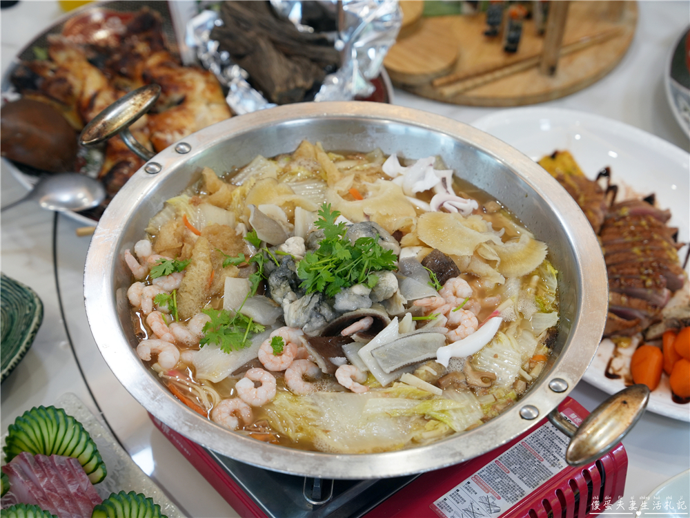 【苗栗頭份美食】『千八料亭日本料理』庭園裡的日式饗宴！黑鮪魚、帝王蟹氣勢上桌！2027年外帶年菜同步開跑！ @傻蛋夫妻生活札記