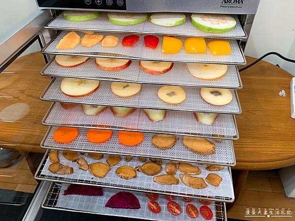 【開箱文。家電用品】『AROMA AFD-925SD』高顏質食物乾燥機、果乾機！自製果乾、寵物零食輕鬆上手！ @傻蛋夫妻生活札記
