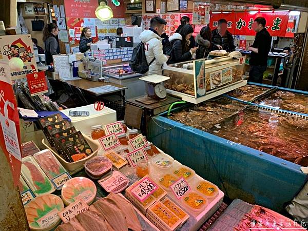 【日本北海道。美食】『小樽三角市場』之肥美鱈場蟹霸氣吃起來！鮮魚食堂かわしま的超新鮮海味！ @傻蛋夫妻生活札記