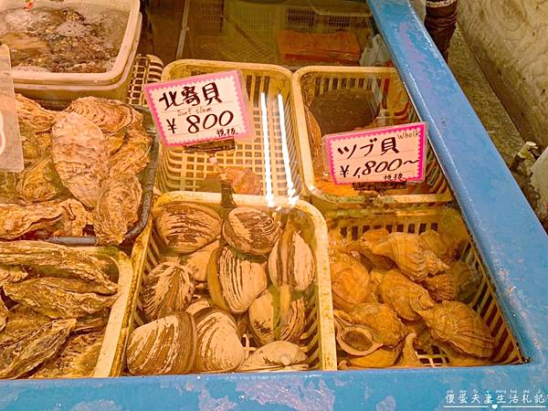 【日本北海道。美食】『小樽三角市場』之肥美鱈場蟹霸氣吃起來！鮮魚食堂かわしま的超新鮮海味！ @傻蛋夫妻生活札記