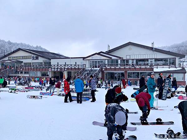 【日本福島。滑雪】『星野度假村貓魔滑雪場』眺望桧原湖！裏磐梯最棒的粉雪滑雪場！ @傻蛋夫妻生活札記